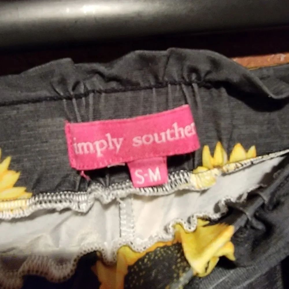 Simply Southern Sunflower Shorts size small medium - Picture 4 of 5